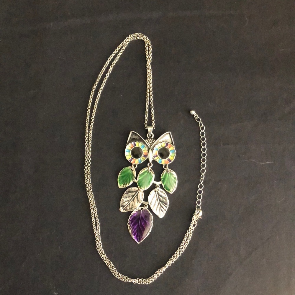 Cute silver tone owl pendant necklace